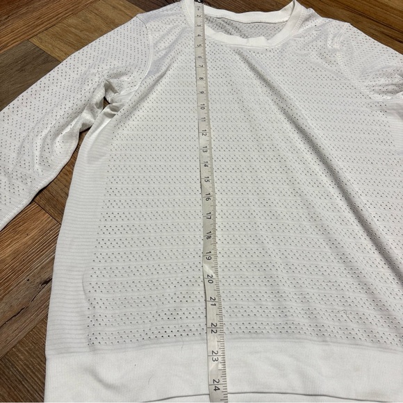 Lululemon Breeze By Shirt Women's White Long Sleeve Breathable Run Top Gym - Picture 8 of 9